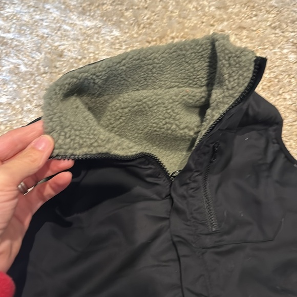 Sovereign Code Clubhouse Reversible Vest - Boys size 6 - Picture 2 of 7